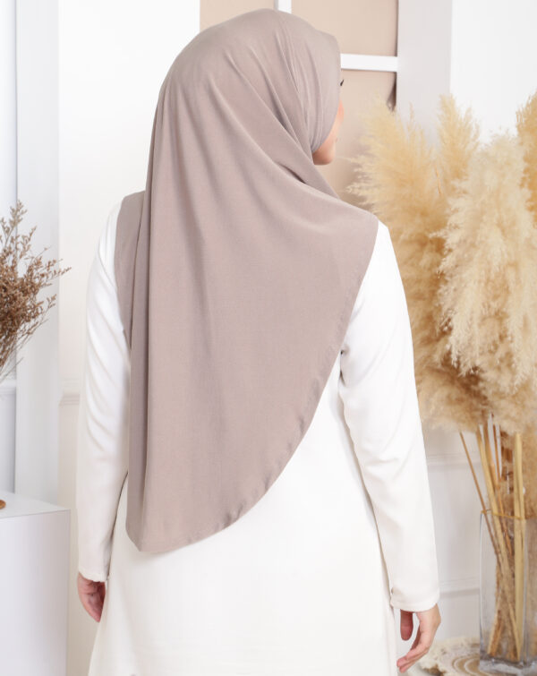 Janna Souk - Almond Janna Souk - Almond